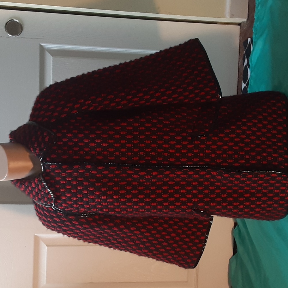 INDUSTRIAL 212 RED AND BLACK KNIT JACKET, WITH PATENT PIPING.  SIZE MEDIUM
